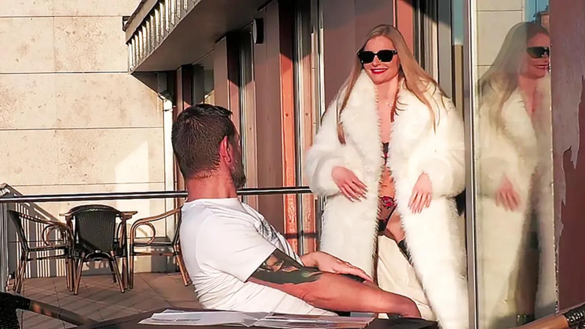 Отьебал в чулках Fibi Euro