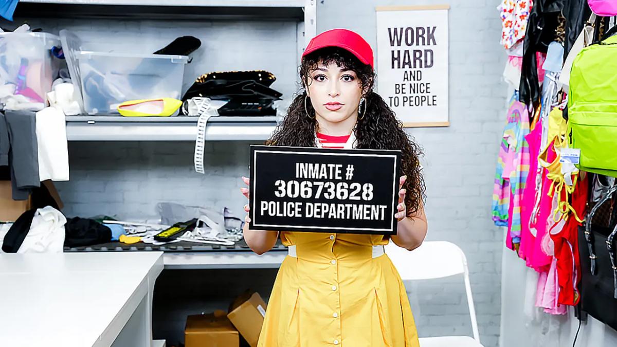 Охранники отодрали толпой