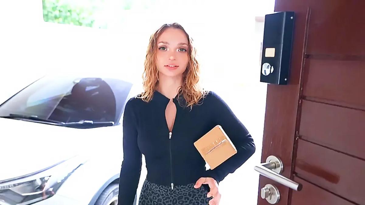 Анал с рыжей русской курьершей