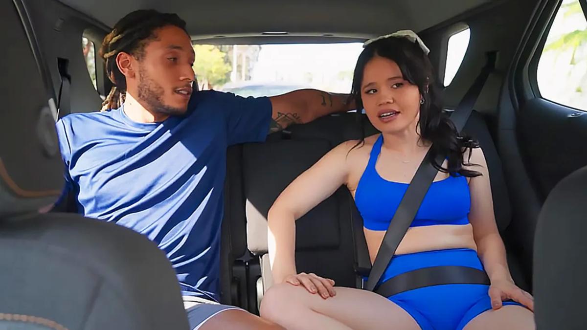 Присунул Yhivi в мохнатку